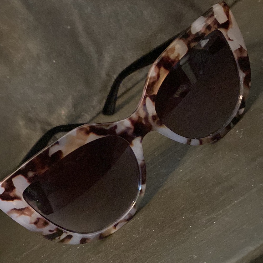Cat eyes in brown tortoise shell frame design sunglasses- with tinted lenses